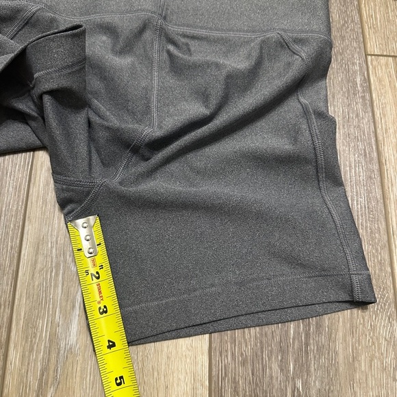 🛍️ Under armour Gray compression Heatgear shorts Size medium - Picture 3 of 5